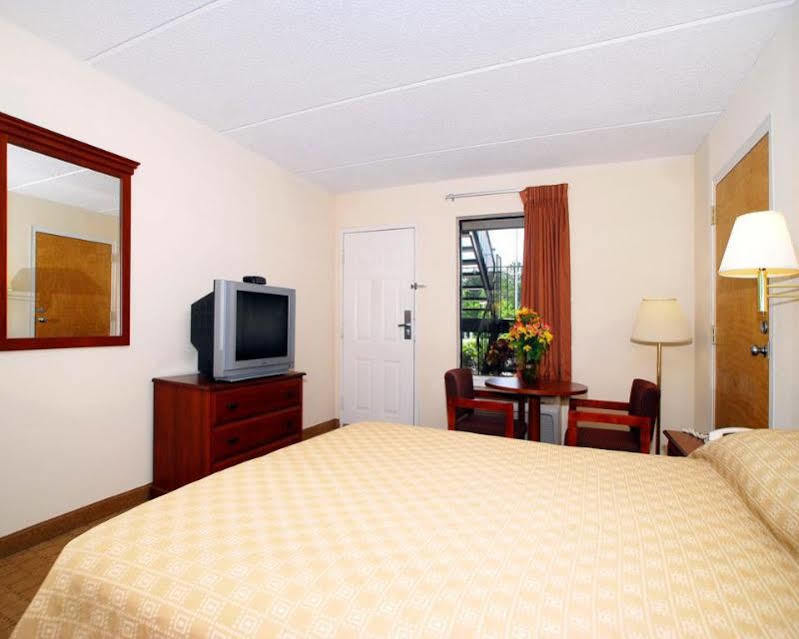Econo Lodge Inn & Suites Lugoff Eksteriør billede